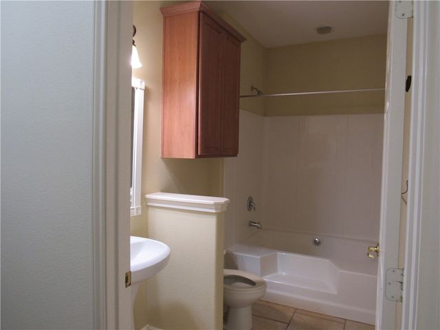 7521 Bon Soir Dr, Corpus Christi, TX 78414