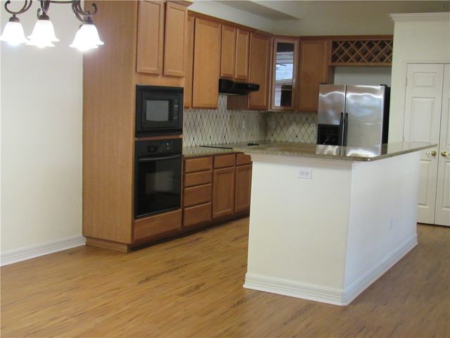 7521 Bon Soir Dr, Corpus Christi, TX 78414