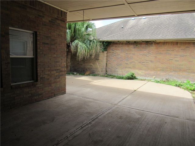 7521 Bon Soir Dr, Corpus Christi, TX 78414