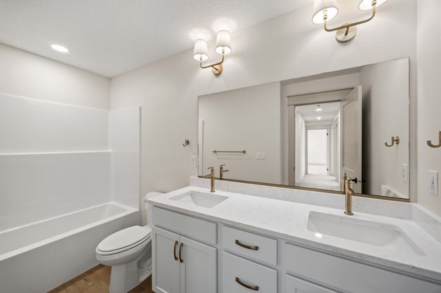 434 Venice Avenue, West Des Moines, IA 50266