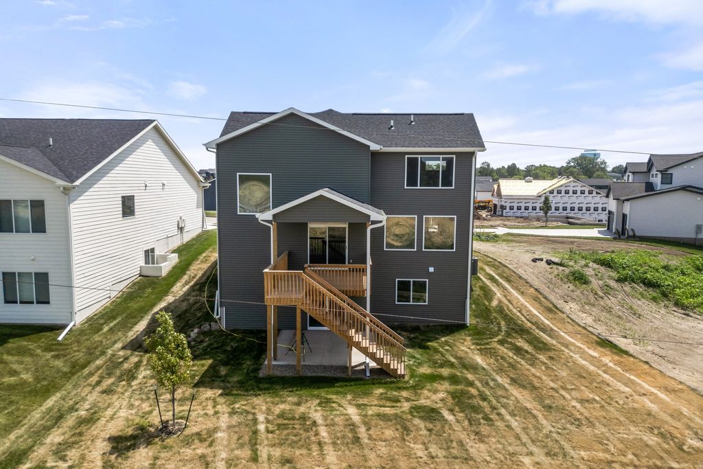 434 Venice Avenue, West Des Moines, IA 50266