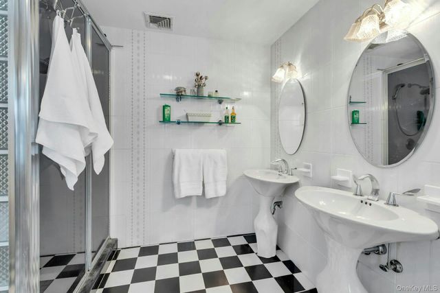 558 Gillette Avenue, Bayport, NY 11705