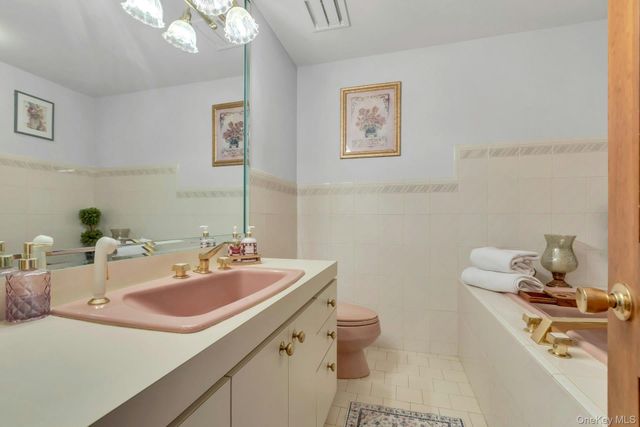 558 Gillette Avenue, Bayport, NY 11705