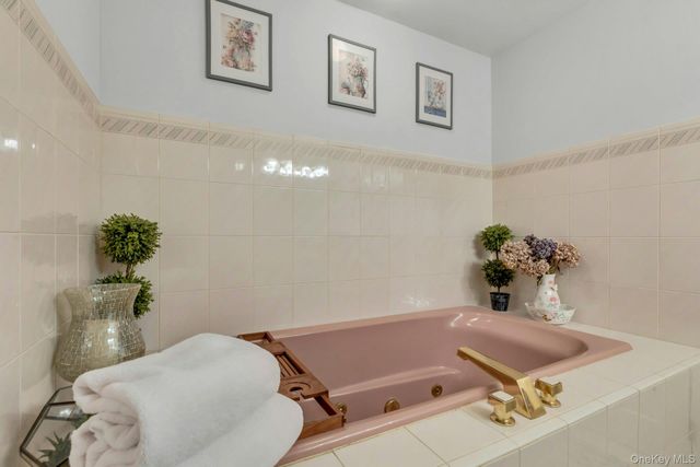 558 Gillette Avenue, Bayport, NY 11705