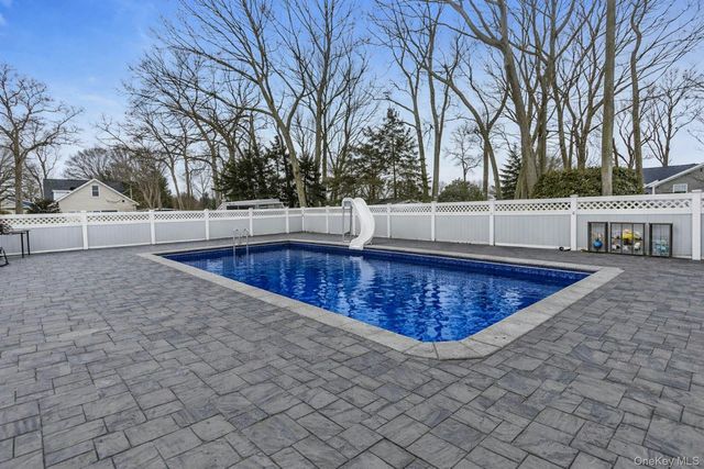 558 Gillette Avenue, Bayport, NY 11705