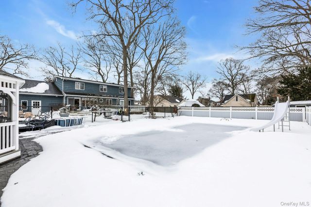 558 Gillette Avenue, Bayport, NY 11705