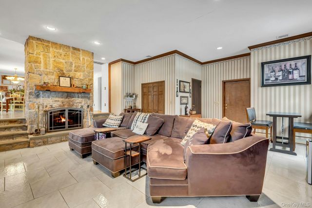 558 Gillette Avenue, Bayport, NY 11705