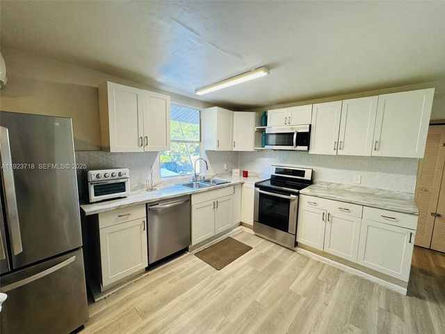 2205 Roosevelt St 4, Hollywood, FL 33020