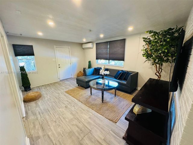 2205 Roosevelt St 4, Hollywood, FL 33020