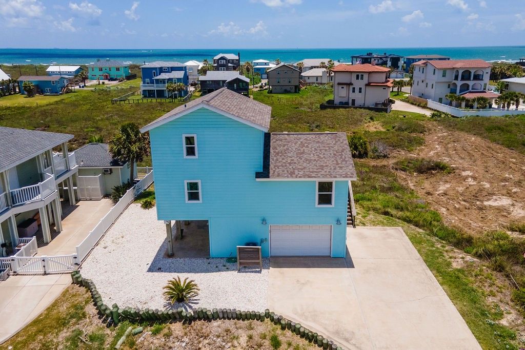 411 S 12th St, Port Aransas, TX 78373