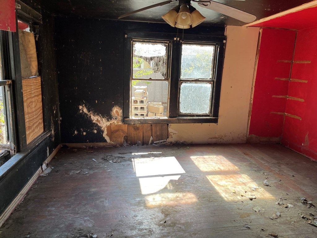 Image 15 of property listing at 625,621 Powell St, San Angelo, TX 76903