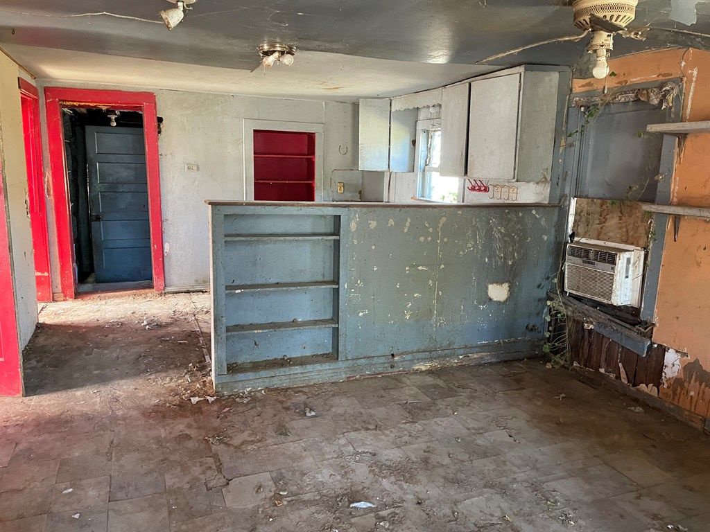 Image 18 of property listing at 625,621 Powell St, San Angelo, TX 76903