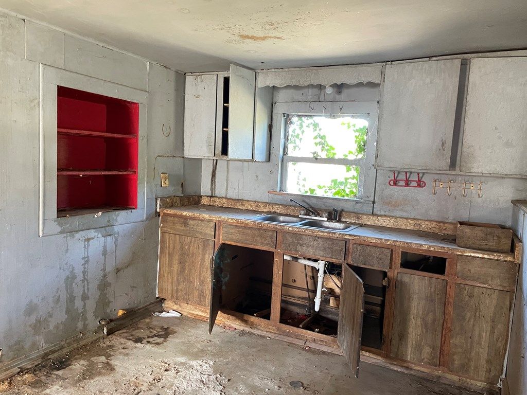 Image 19 of property listing at 625,621 Powell St, San Angelo, TX 76903