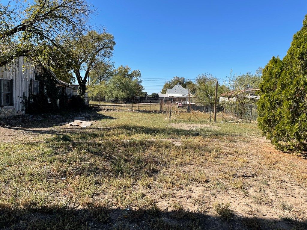 Image 2 of property listing at 625,621 Powell St, San Angelo, TX 76903