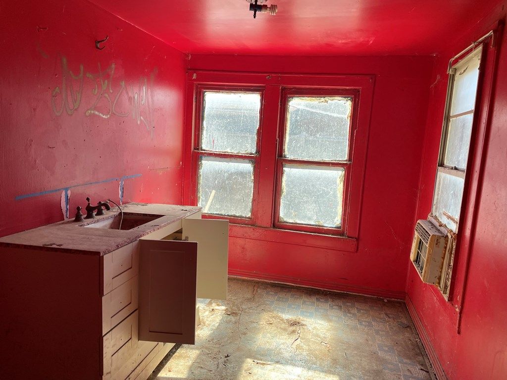 Image 20 of property listing at 625,621 Powell St, San Angelo, TX 76903