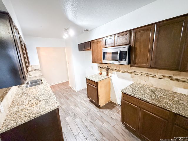 5850 Cliffmont, San Antonio, TX 78250