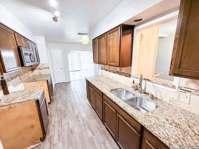 5850 Cliffmont, San Antonio, TX 78250