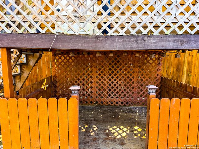 5850 Cliffmont, San Antonio, TX 78250