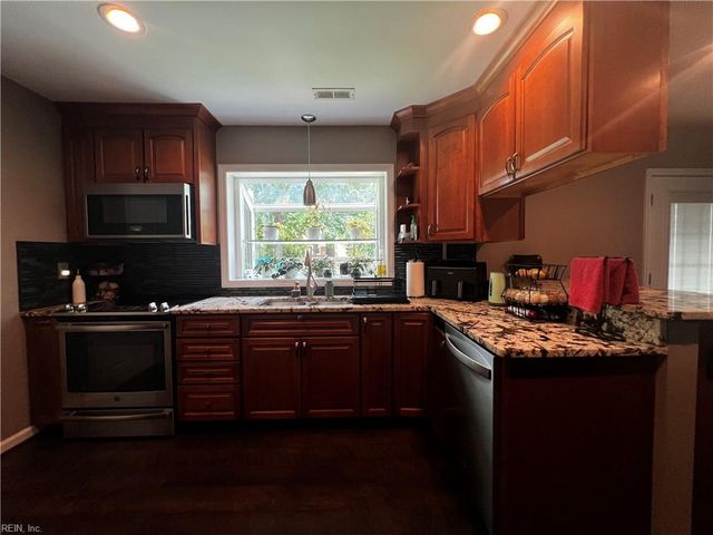 754 E Little Back River RD, Hampton, VA 23669