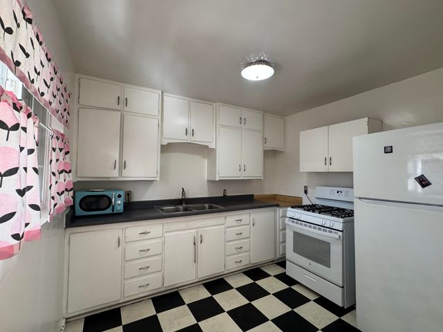 1039 Princeton Drive NE, Albuquerque, NM 87106