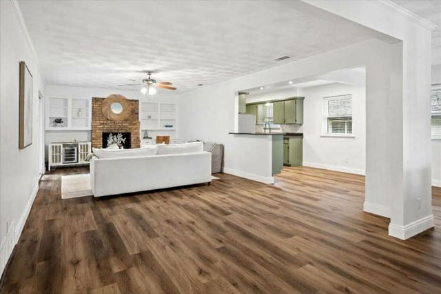 8426 Baumgarten Drive, Dallas, TX 75228
