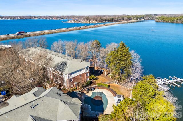 706 Northeast Drive, Davidson, NC 28036