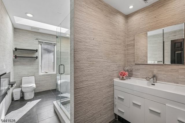 19 Cedarwood, Woodland Park, NJ 07424