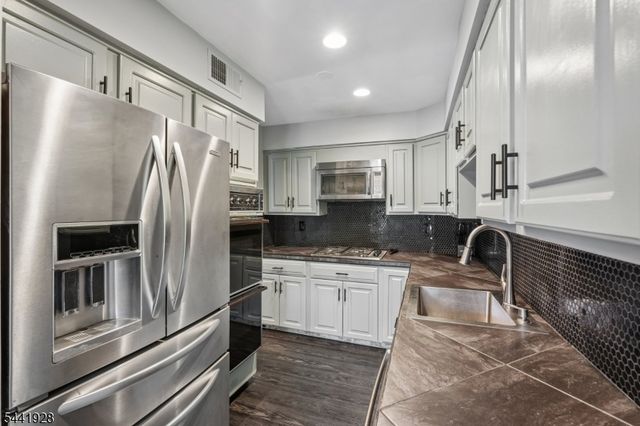 19 Cedarwood, Woodland Park, NJ 07424