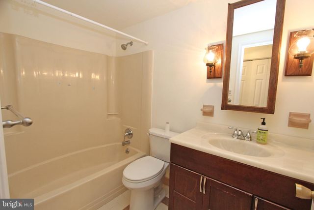 185 VALLEY STREAM CIR, Chesterbrook, PA 19087