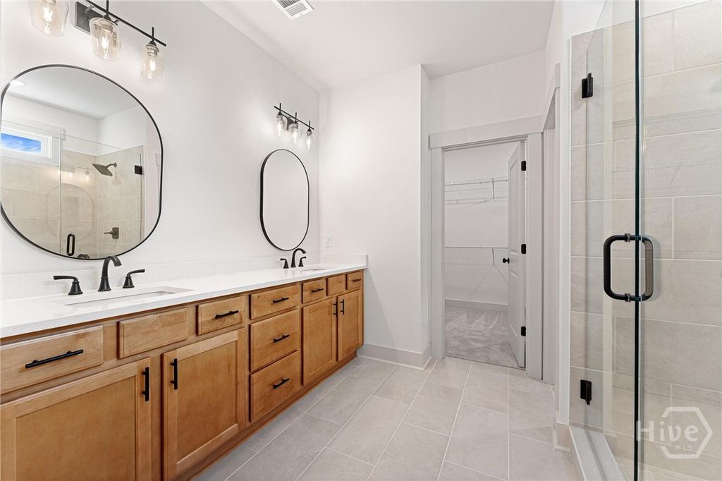 Image 13 of property listing at 33 Hometown Court, Jefferson, GA 30549