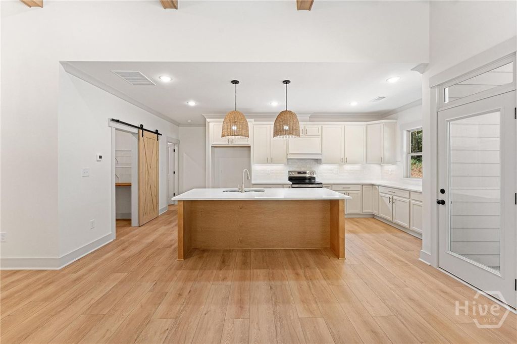 Image 6 of property listing at 33 Hometown Court, Jefferson, GA 30549