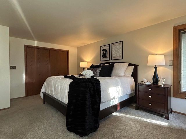 1553 RUSTIC RIDGE COURT, Green Bay, WI 54311