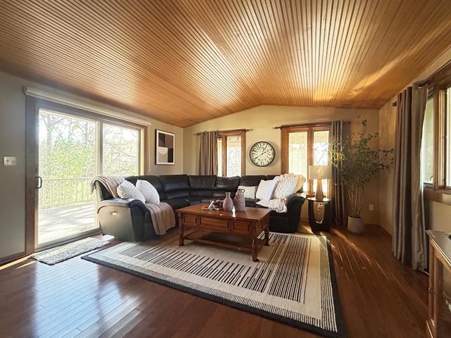 1553 RUSTIC RIDGE COURT, Green Bay, WI 54311