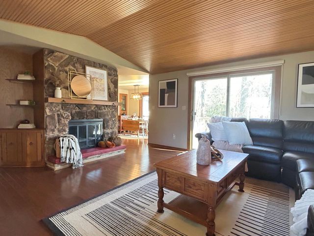 1553 RUSTIC RIDGE COURT, Green Bay, WI 54311