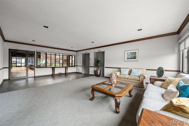 250 S Brentwood Boulevard 1F, Clayton, MO 63105