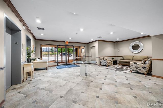 250 S Brentwood Boulevard 1F, Clayton, MO 63105