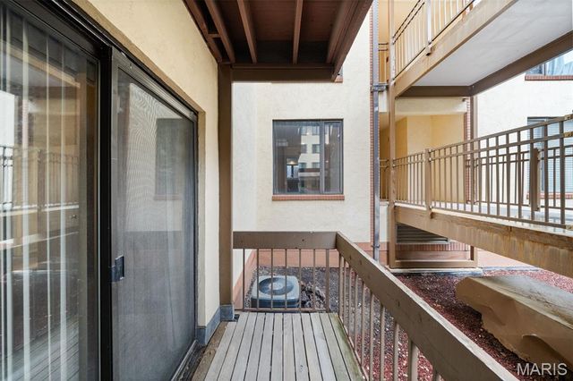 250 S Brentwood Boulevard 1F, Clayton, MO 63105