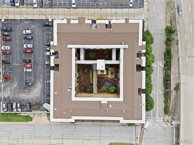 250 S Brentwood Boulevard 1F, Clayton, MO 63105