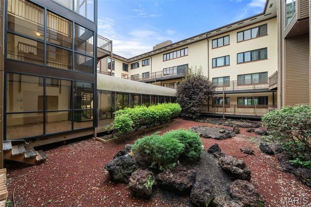 250 S Brentwood Boulevard 1F, Clayton, MO 63105