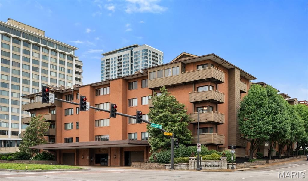 250 S Brentwood Boulevard 1F, Clayton, MO 63105