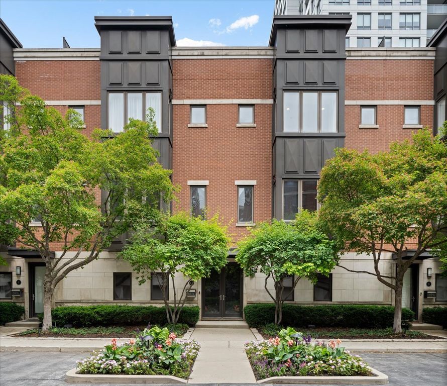 460 W Superior Street 4-5, Chicago, IL 60654 — exterior