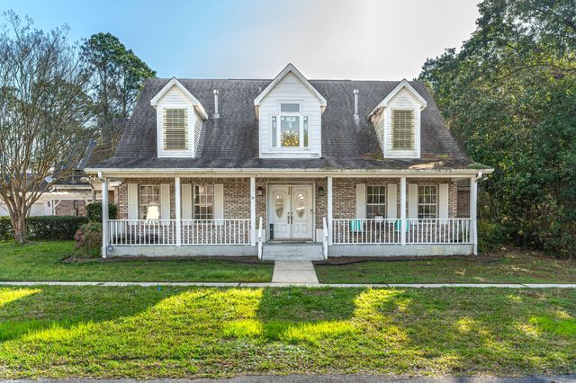 1004 Sandra Drive, Mary Esther, FL 32569