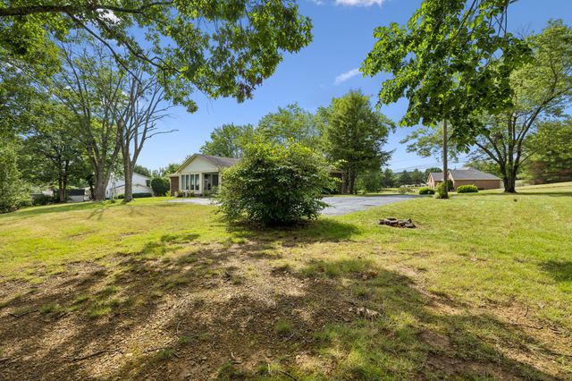 1202 Sycamore Valley Rd, Ashland City, TN 37015