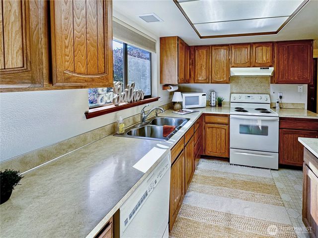 916 Cathy Court SE, Tumwater, WA 98501