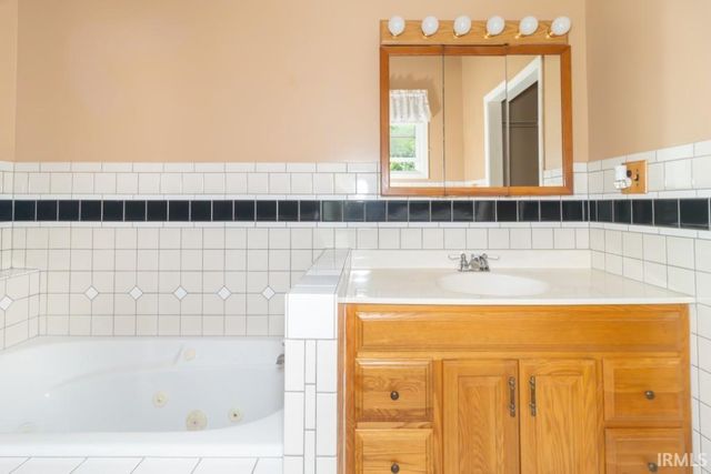 206 W School Street, Mount Summit, IN 47361