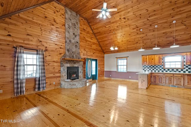 662 Lower Bogard Road, Newport, TN 37821