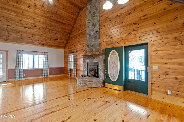 662 Lower Bogard Road, Newport, TN 37821