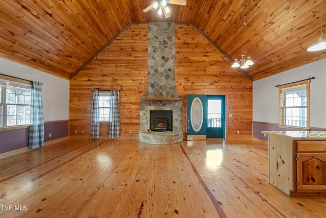 662 Lower Bogard Road, Newport, TN 37821