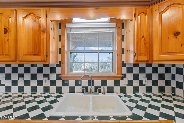 662 Lower Bogard Road, Newport, TN 37821