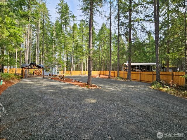 131 N Buckhorn Way, Hoodsport, WA 98548